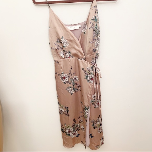 ASTR The Label Wrap Dress NWT Medium - Picture 7 of 8